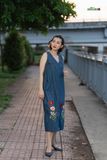  Đầm cổ tim denim thêu tay Poppy 