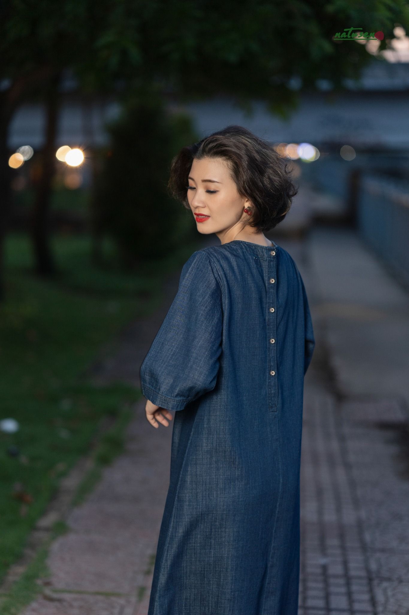 Đầm Victory denim thêu thủ công Tắc Kè Bách Hoa