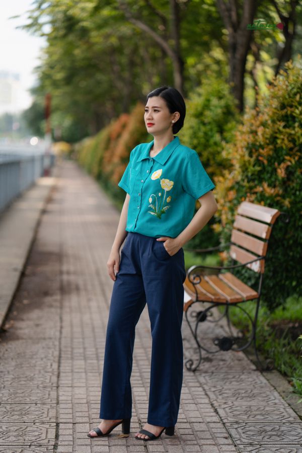 Áo cổ én xanh air thêu tay Poppy