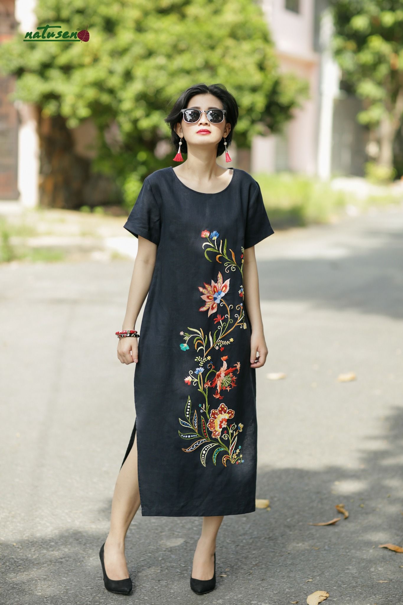 Đầm Queen Jacobeans maxi suông đen tay con