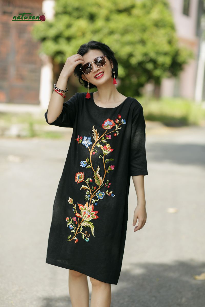 Đầm Cocoon thêu tay Noel Jacobean đen