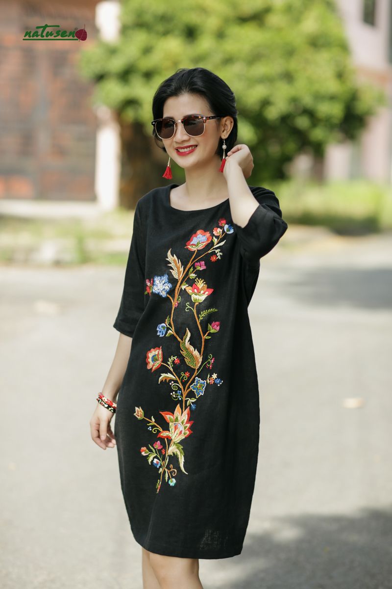 Đầm Cocoon thêu tay Noel Jacobean đen