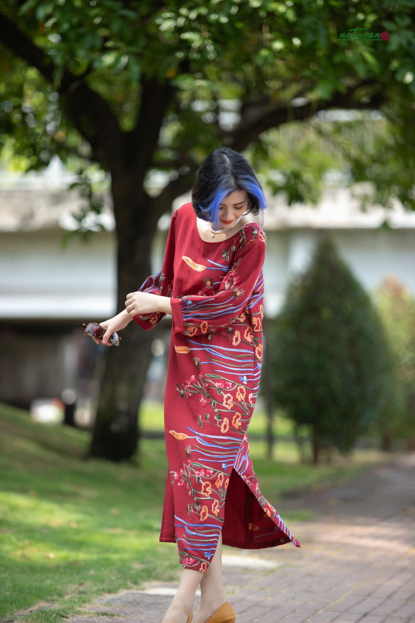 Đầm thêu ren Đỏ Son maxi tay phùng