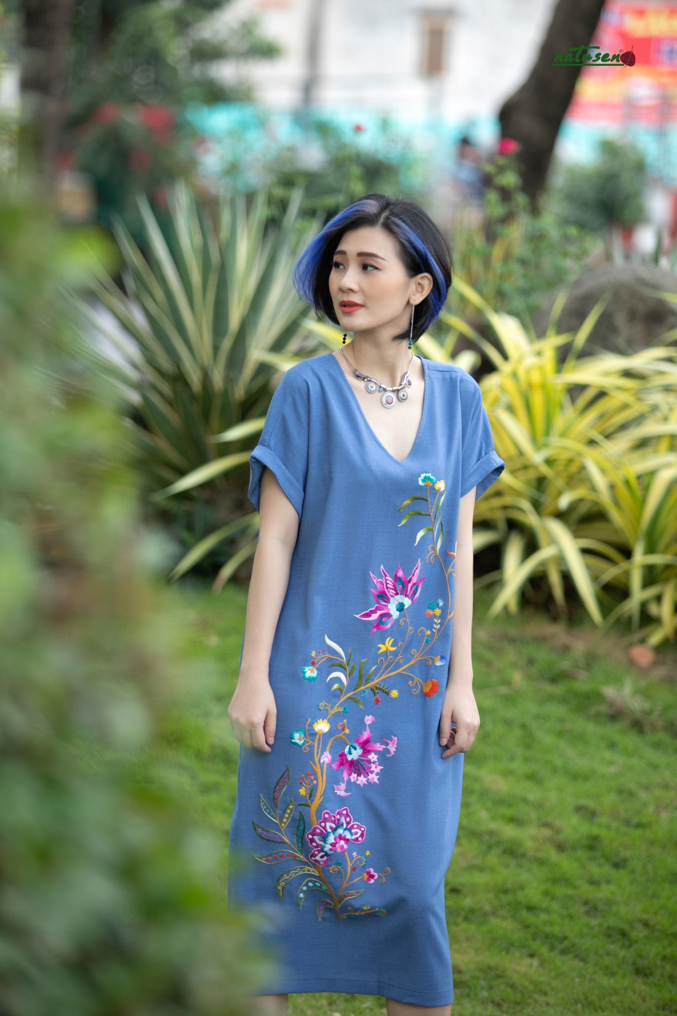 Đầm Tahera xanh tím tim thêu tay Queen Jacobean