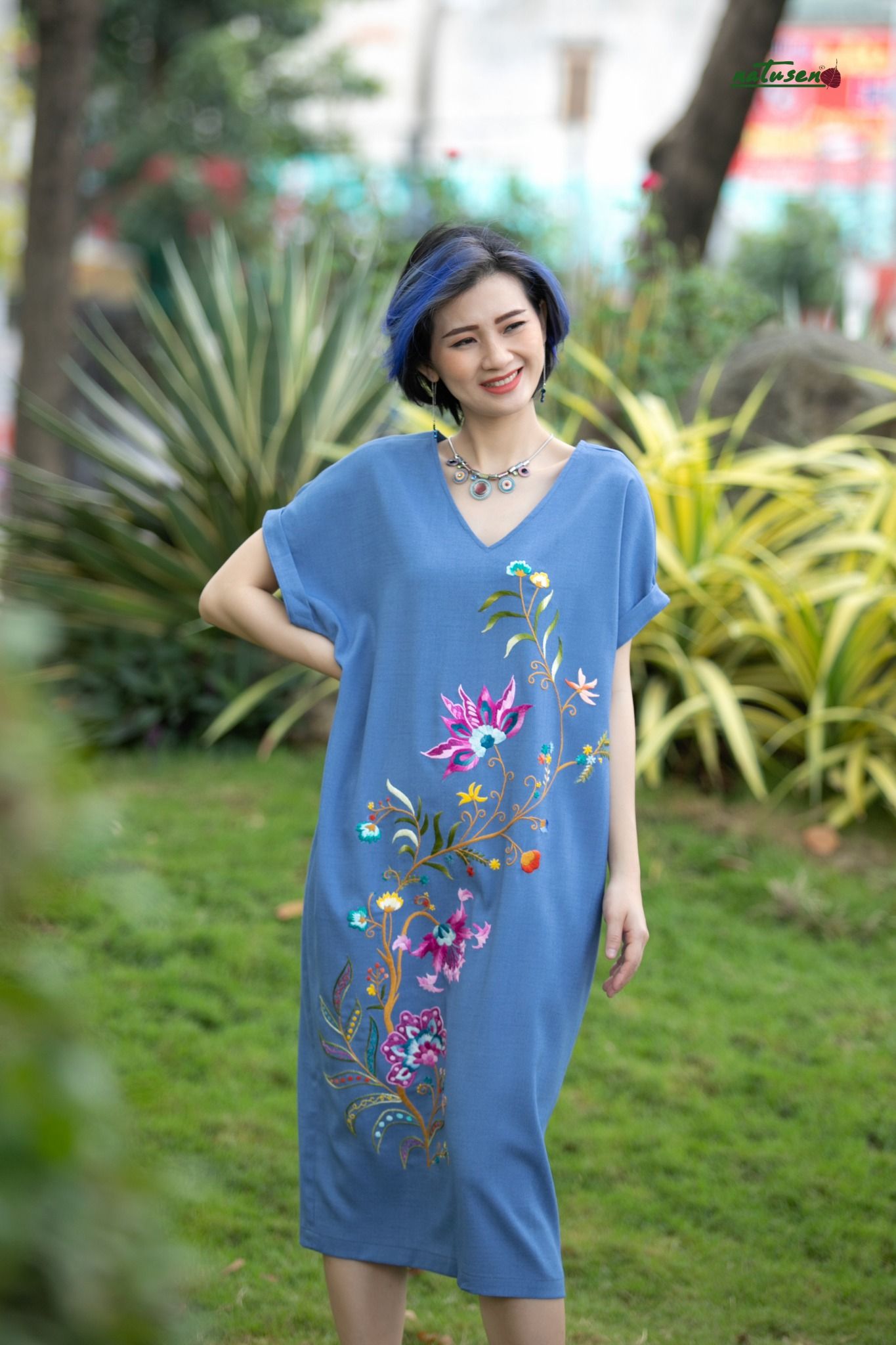 Đầm Tahera xanh tím tim thêu tay Queen Jacobean