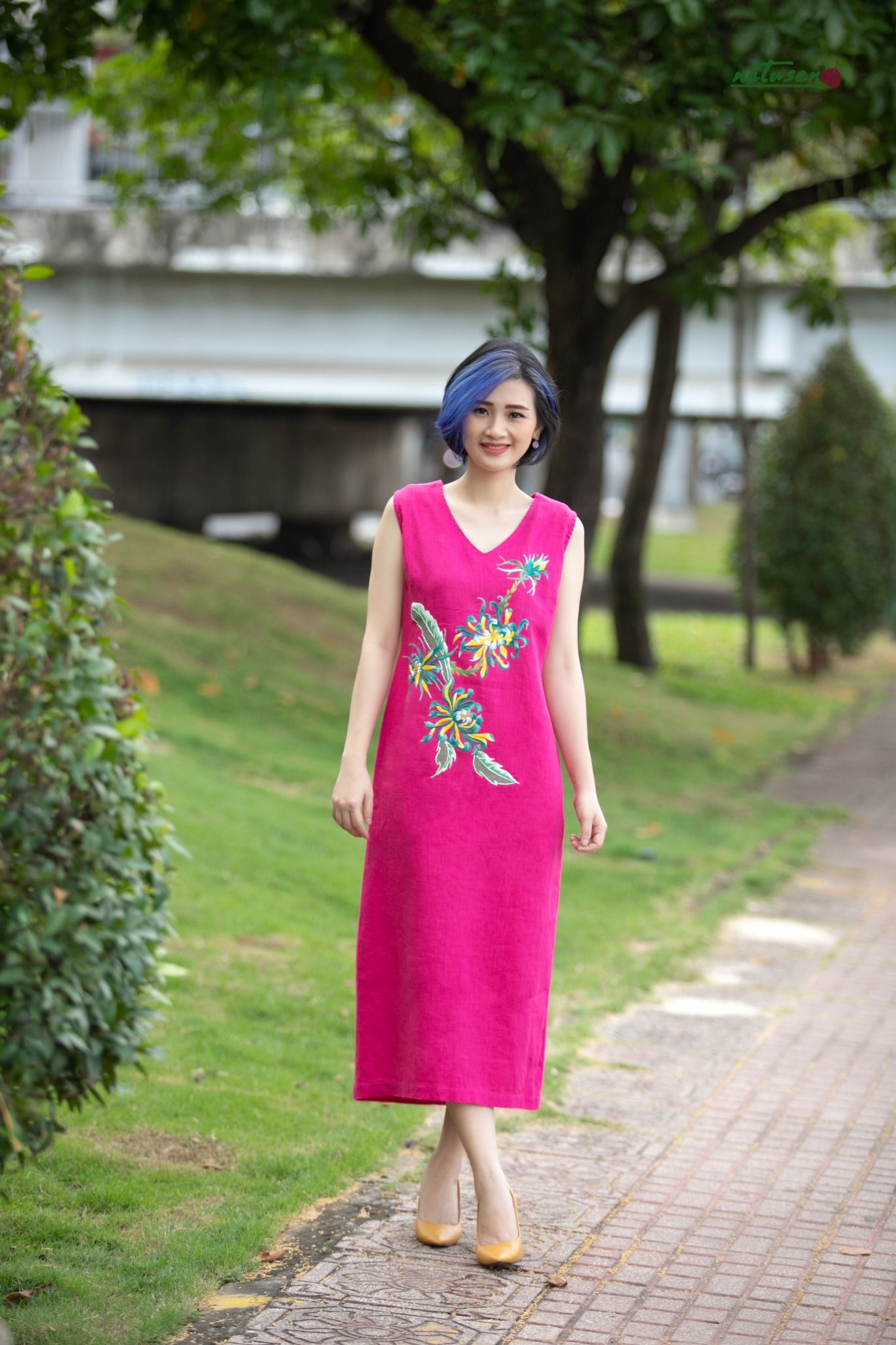 Đầm Anvie cổ tim Sen maxi thêu tay Cúc Quỳnh