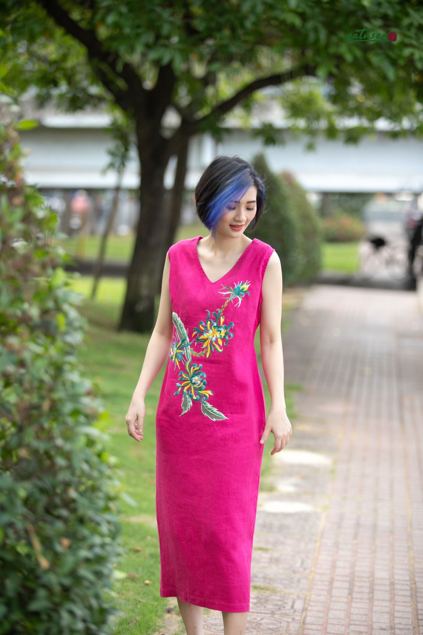 Đầm Anvie cổ tim Sen maxi thêu tay Cúc Quỳnh