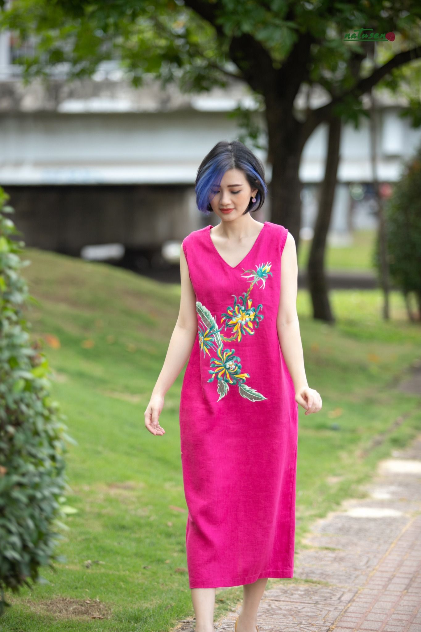 Đầm Anvie cổ tim Sen maxi thêu tay Cúc Quỳnh