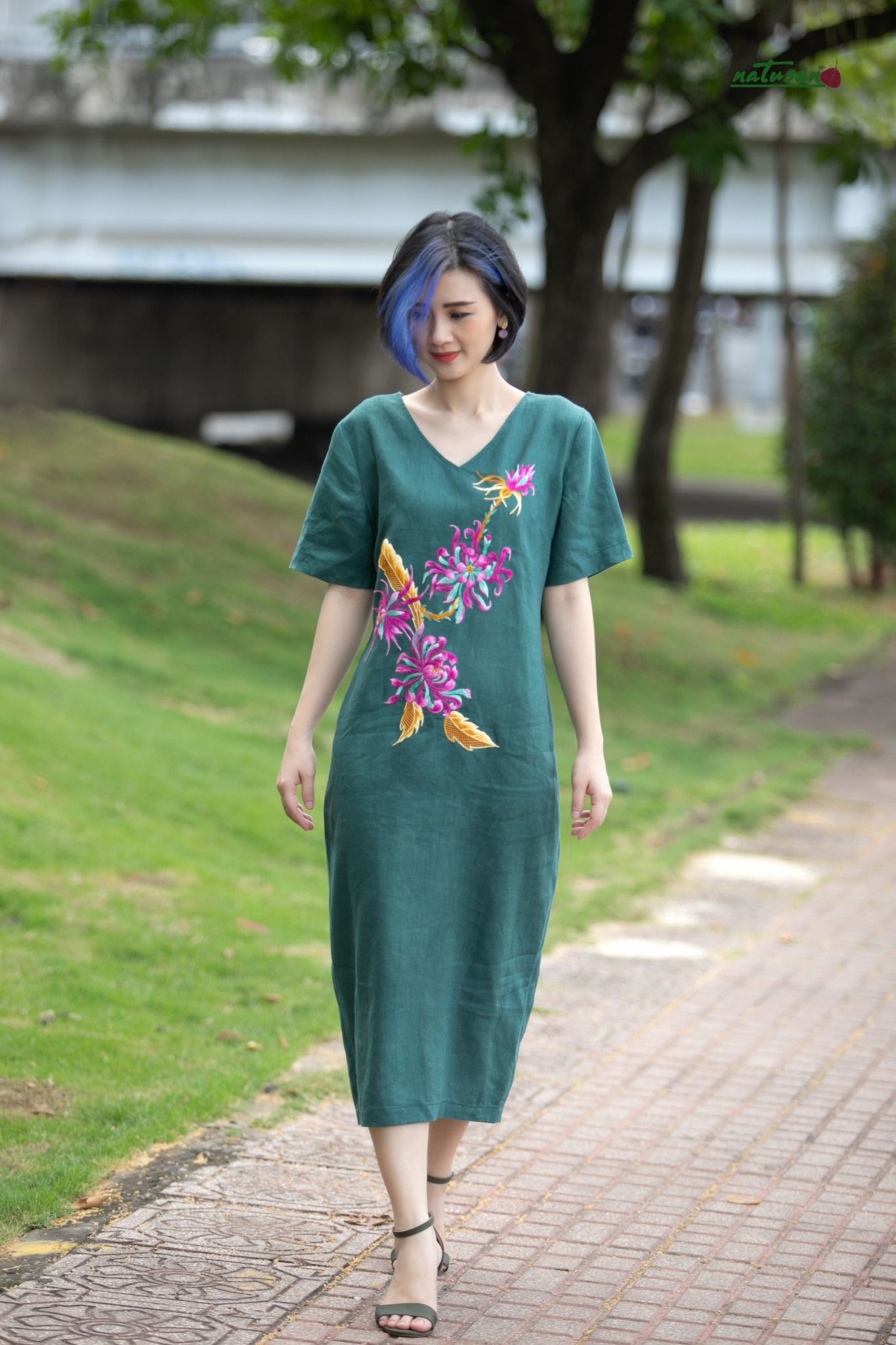 Đầm Mermai cổ tim maxi Xanh Cổ Vịt thêu tay Cúc Quỳnh