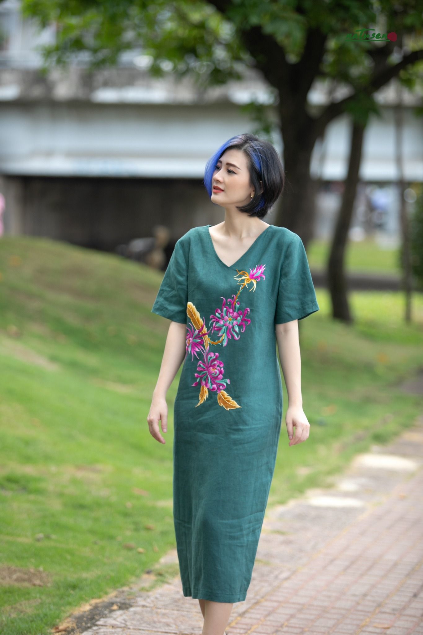 Đầm Mermai cổ tim maxi Xanh Cổ Vịt thêu tay Cúc Quỳnh