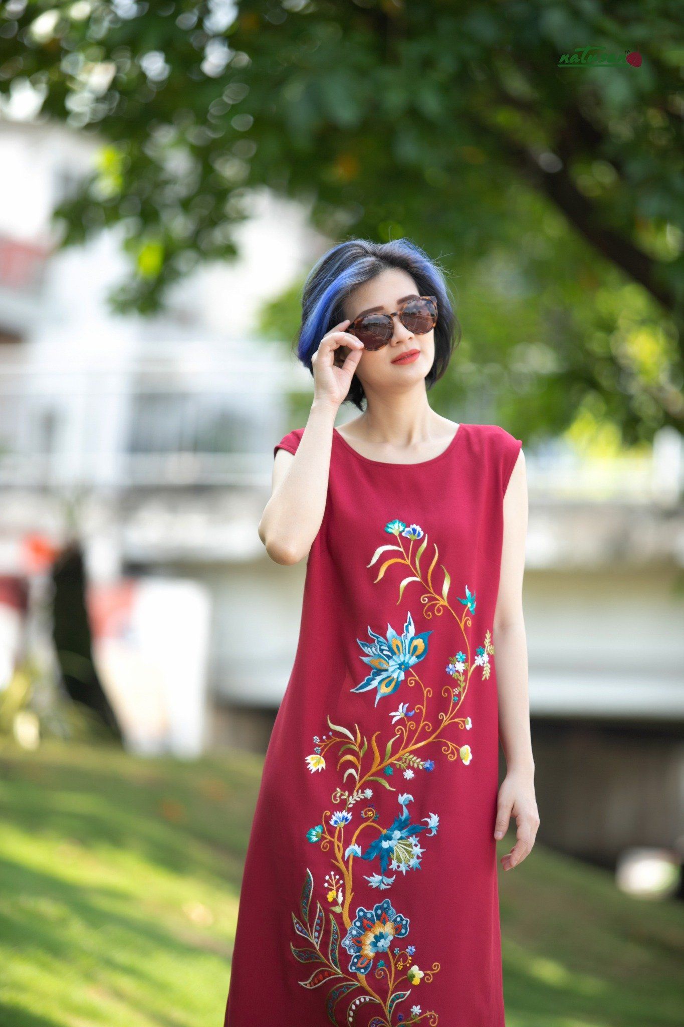 Đầm Đỏ First Lady thêu tay Queen Jacobean