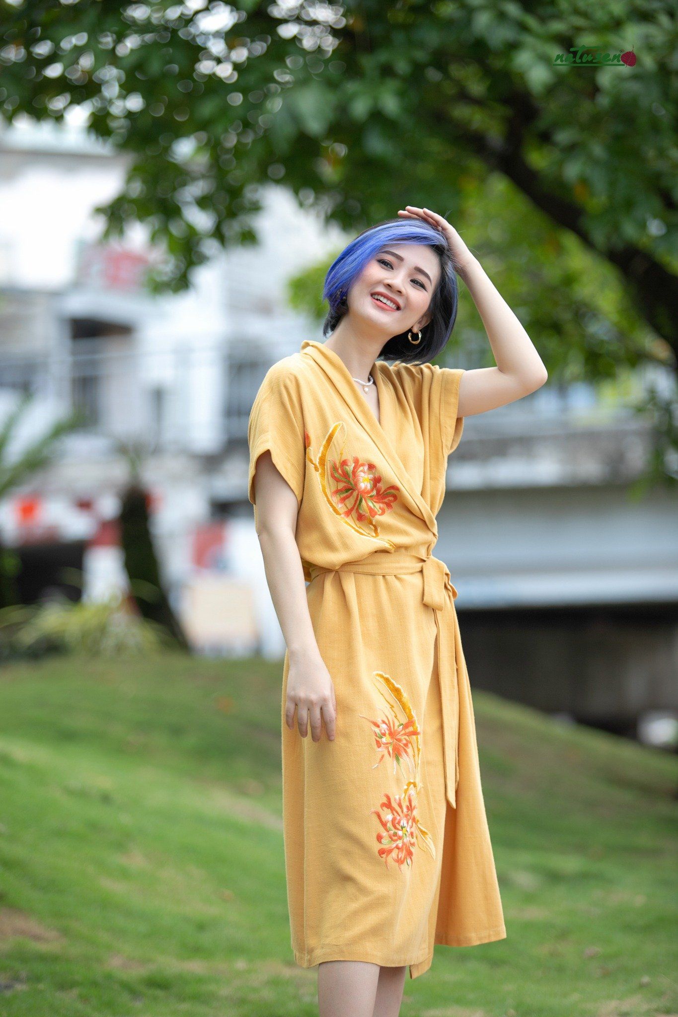 Đầm thêu tay Cúc Quỳnh vàng mustard WarpDress