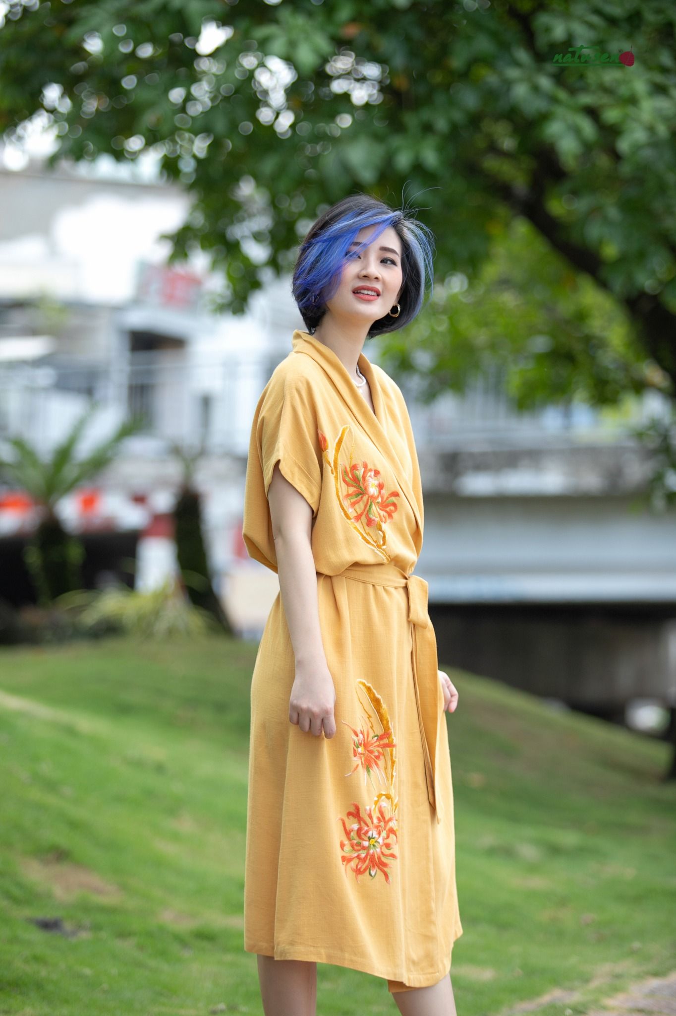 Đầm thêu tay Cúc Quỳnh vàng mustard WarpDress
