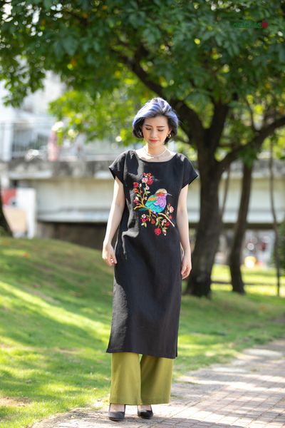  Tunic đen thêu tay Sả Hoa Hồng 