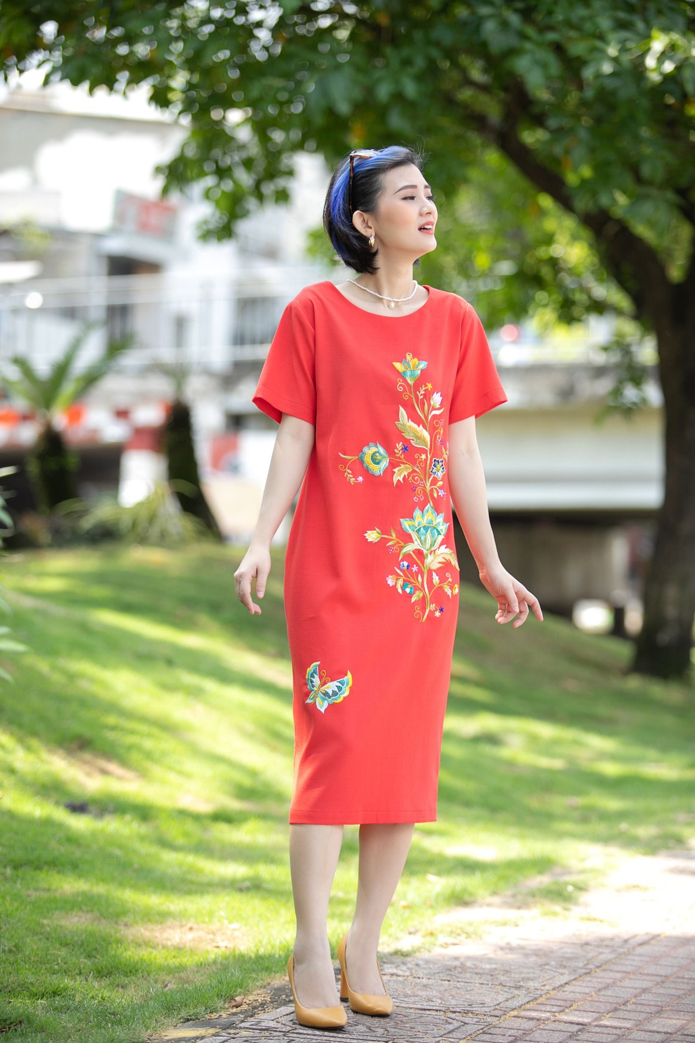Đầm cam tươi thêu tay Noel Jacobean