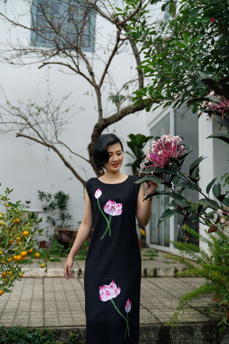 Đầm đen party Sen Bình NHiên