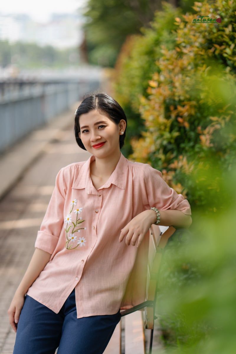 Áo chemise hồng nhạt thêu tay XUyến Chi