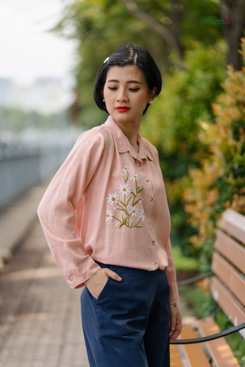 Áo chemise hồng nhạt thêu tay XUyến Chi