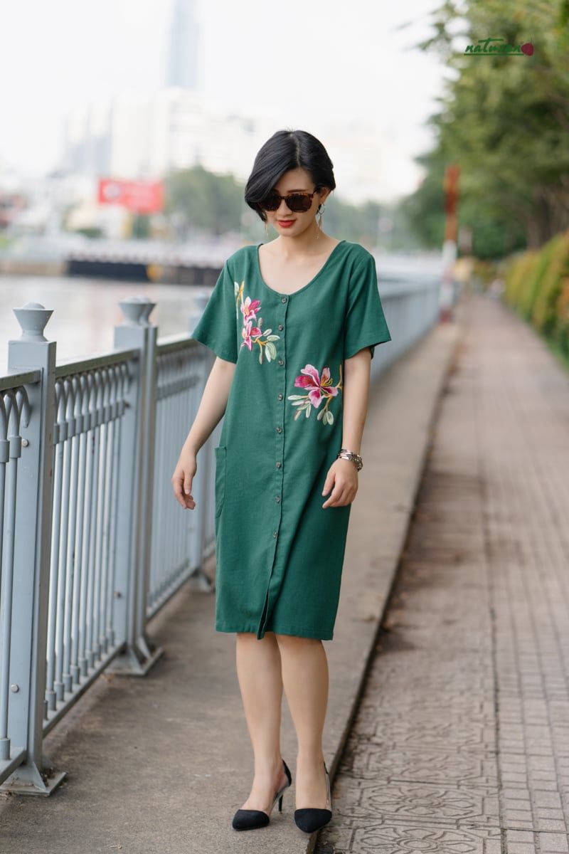 Đầm Hoa Ban tím thêu tay xanh ve