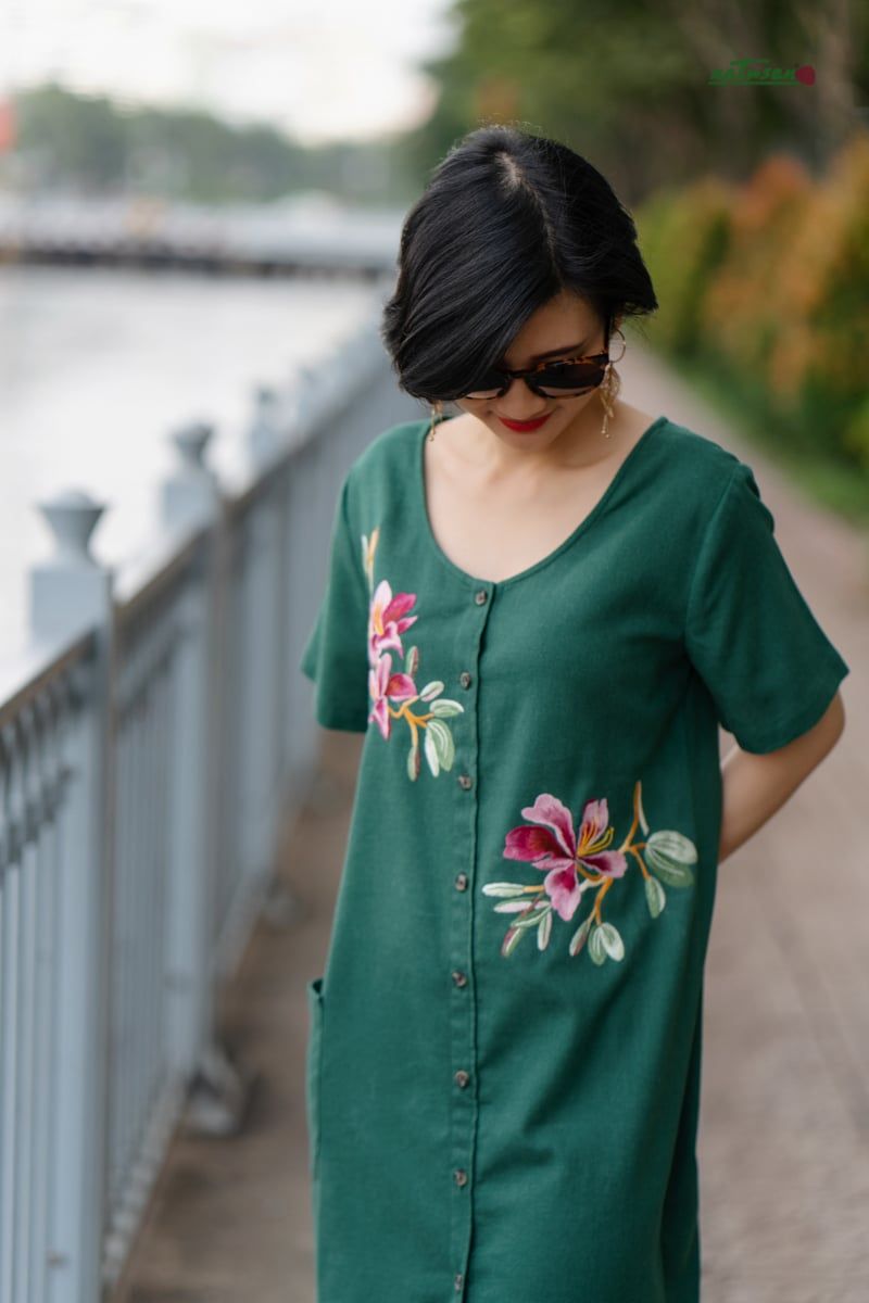Đầm Hoa Ban tím thêu tay xanh ve