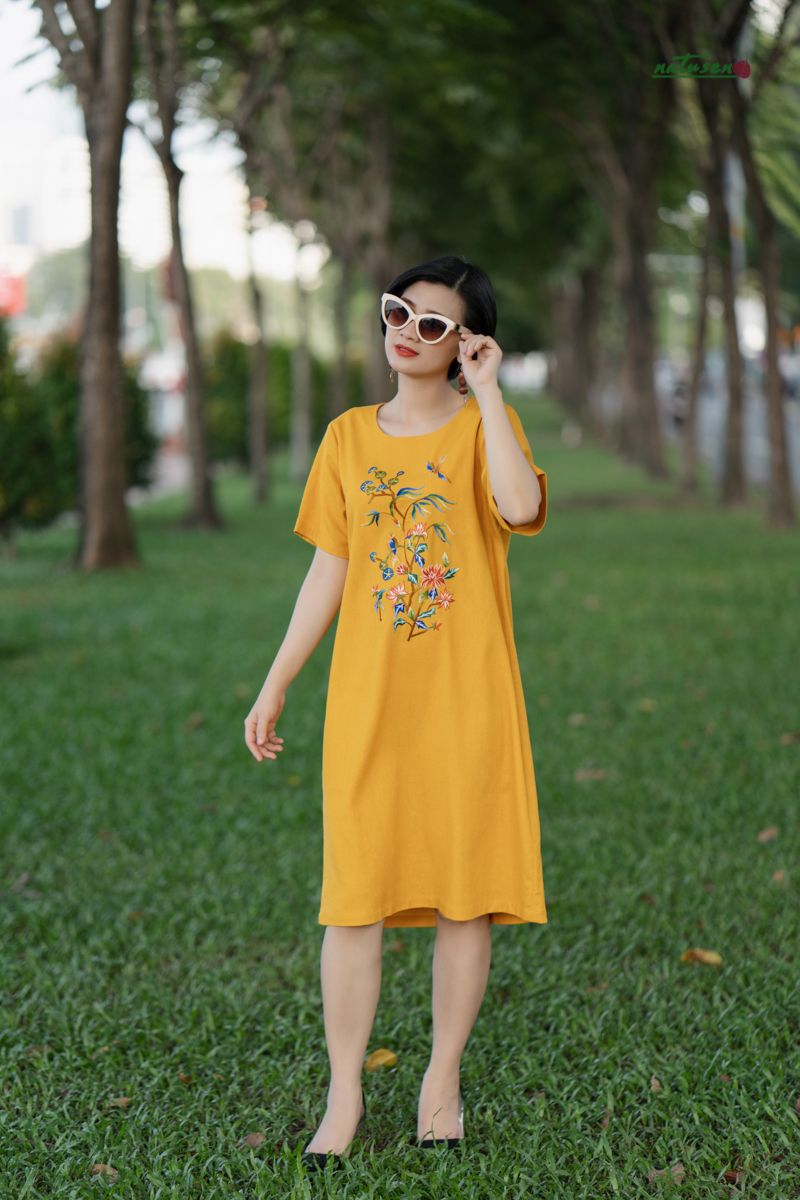 Đầm A vàng thêu thủ tay Tết Đồng Điệu