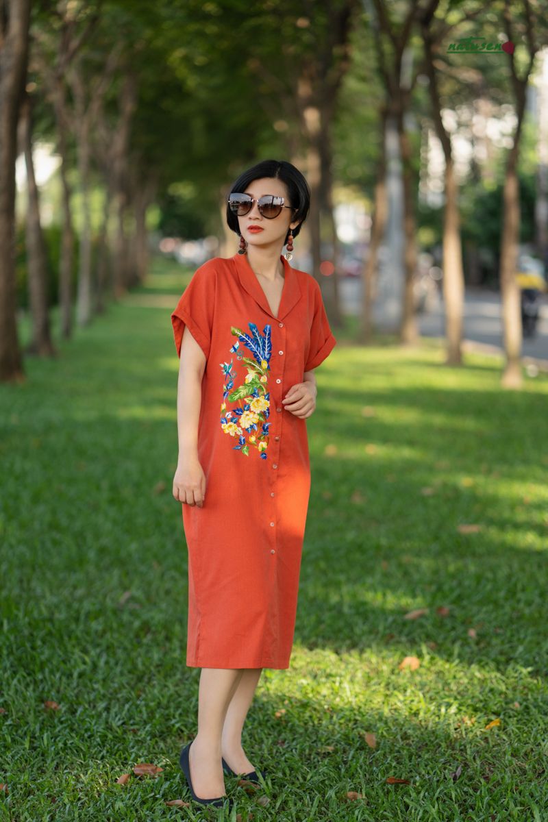 Đầm cổ én Cam thêu tay Thu Bình Như Ý