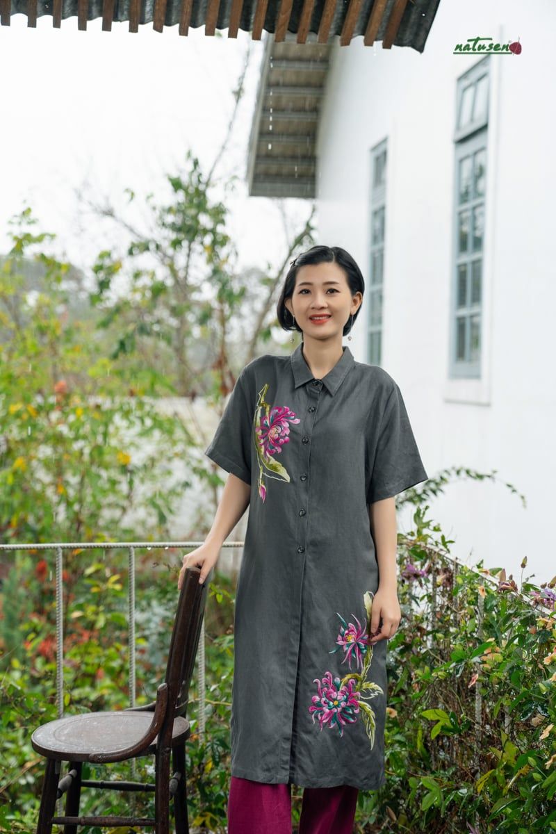 Áo tunic Cúc Quỳnh Xám Chì thêu tay