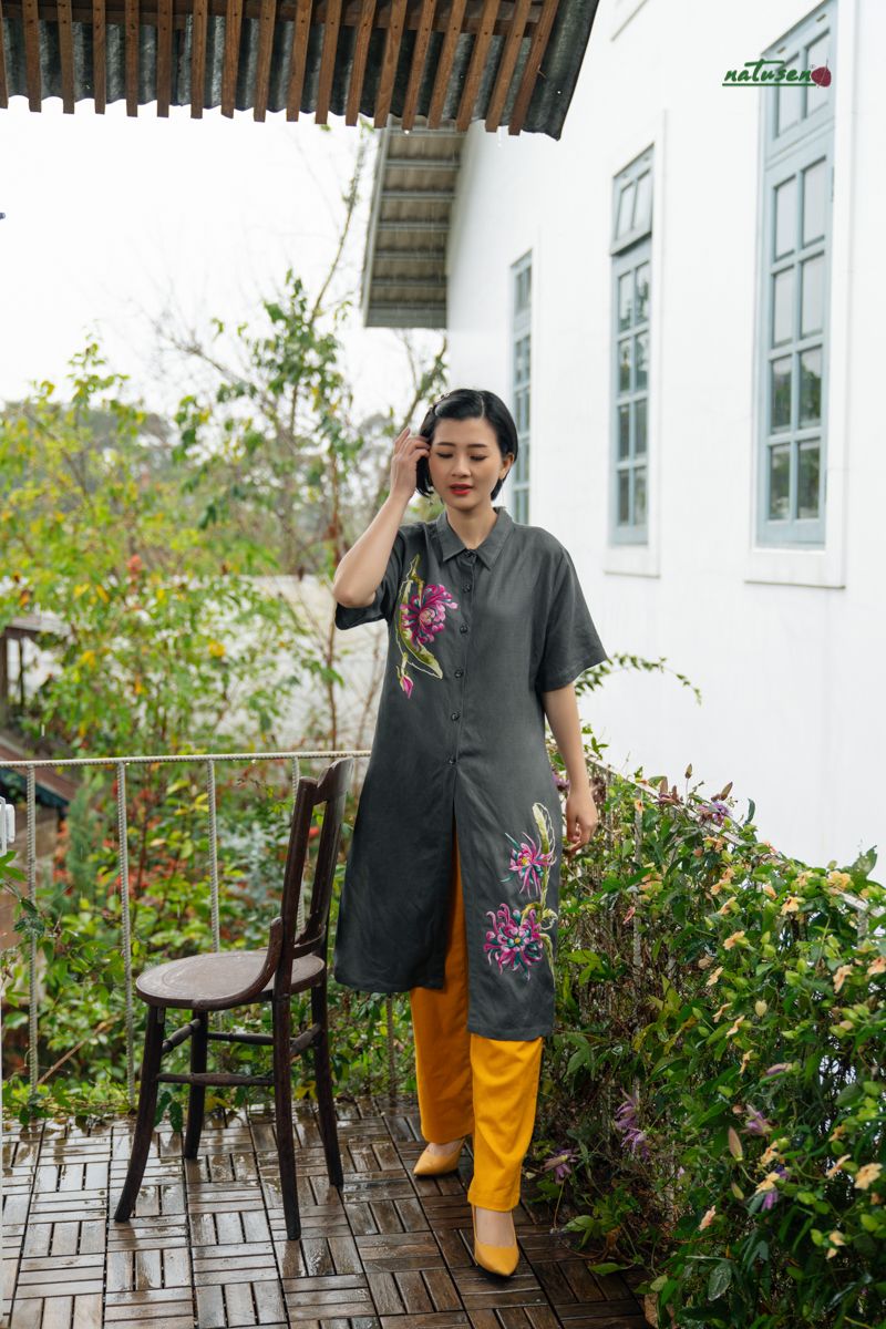 Áo tunic Cúc Quỳnh Xám Chì thêu tay