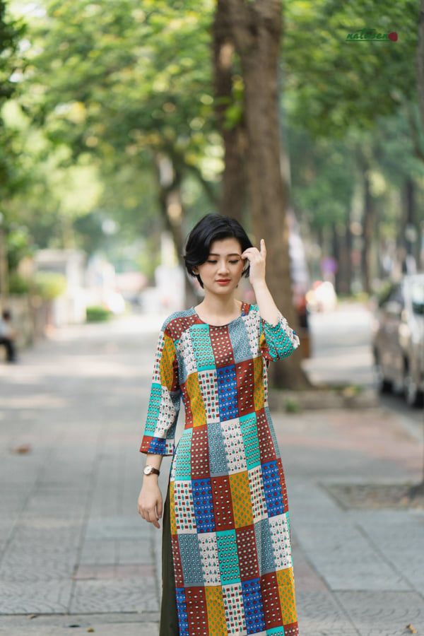 Áo dài form gọn ô vuông vàng cam