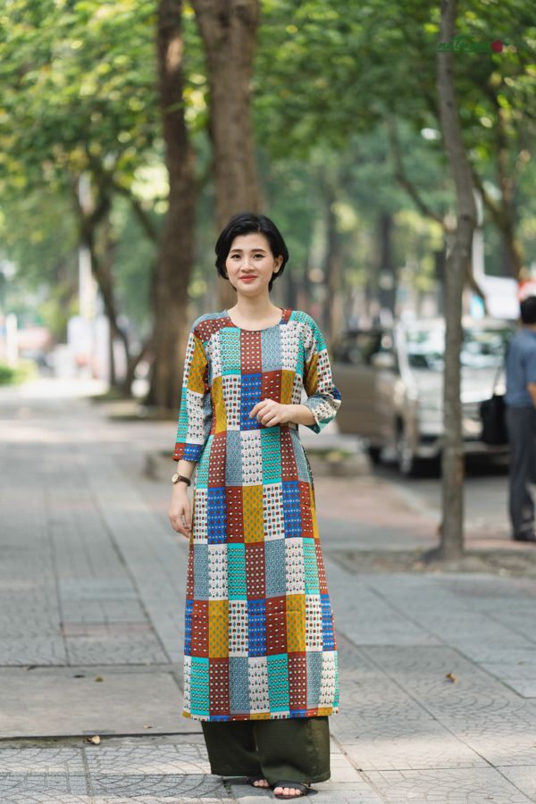 Áo dài form gọn ô vuông vàng cam