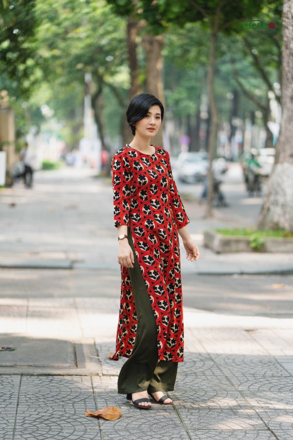 Áo dài form gọn lụa in Đồng tiền đỏ