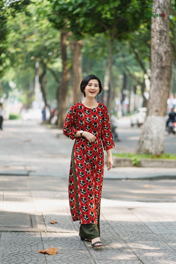 Áo dài form gọn lụa in Đồng tiền đỏ