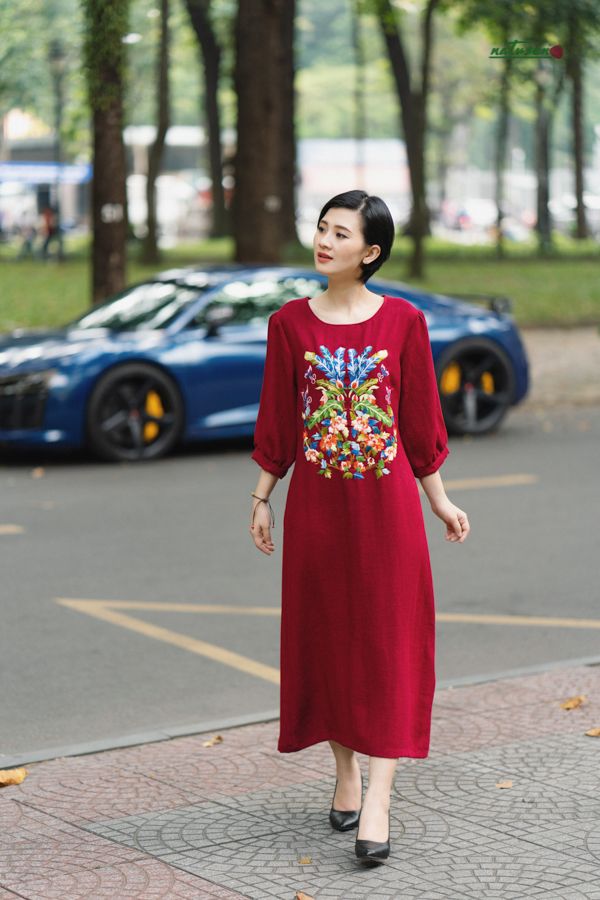 Đầm Sara Đỏ Fetival linen rayon thêu tay Thu Bình