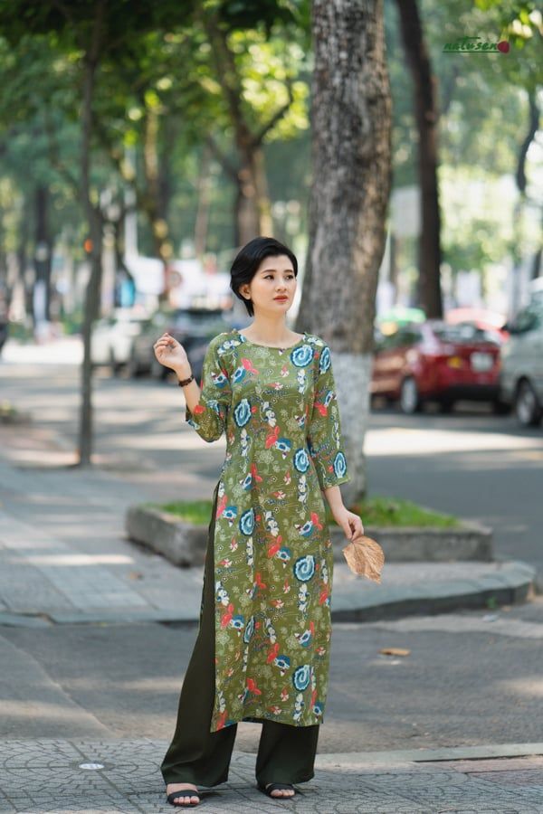 Áo dài from gọn lụa cốm in hoa