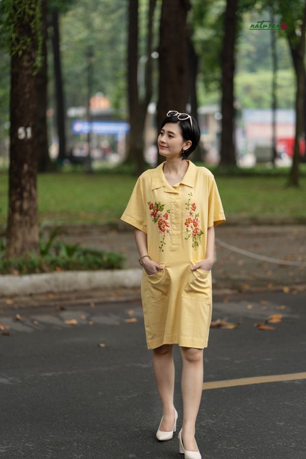 Đầm chemsie trụ Vàng Mơ thêu tay Bằng Lăng