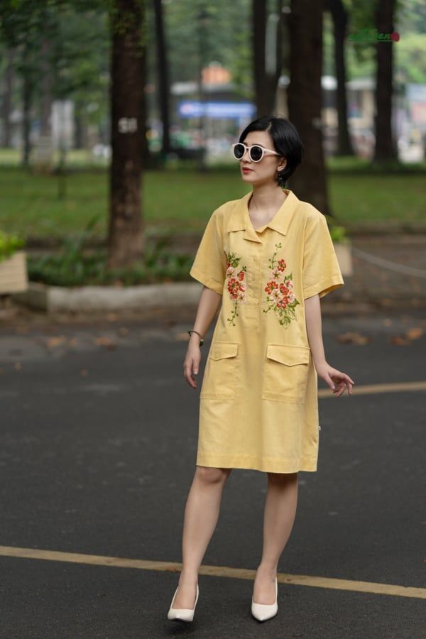 Đầm chemsie trụ Vàng Mơ thêu tay Bằng Lăng