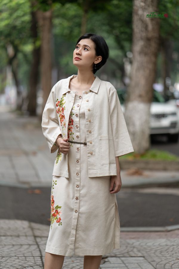 Áo thêu tay Bằng Lăng Beige danton