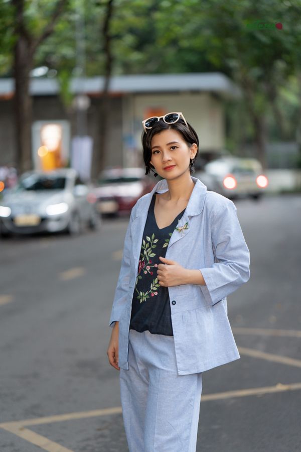 Áo linen thêu tay Tầm Xuân bo tim Xanh Navy