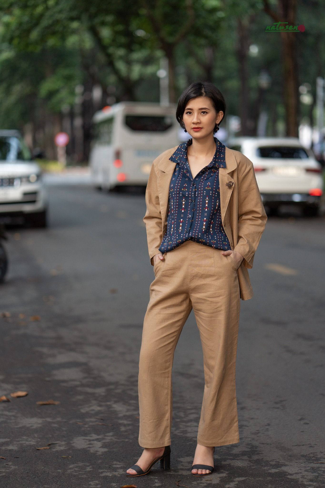 Áo khoác vest cổ B linen cafe sữa