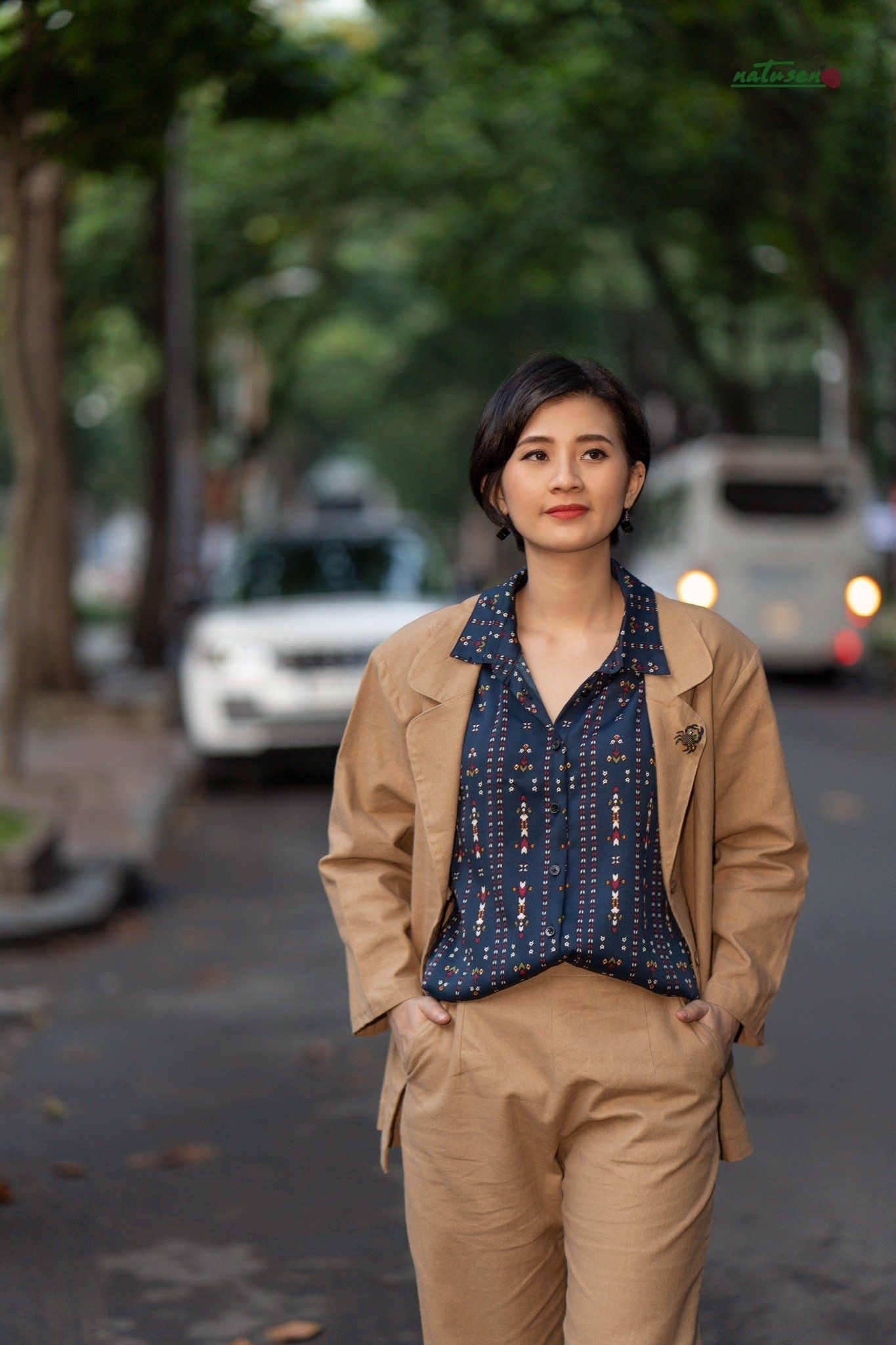 Áo khoác vest cổ B linen cafe sữa