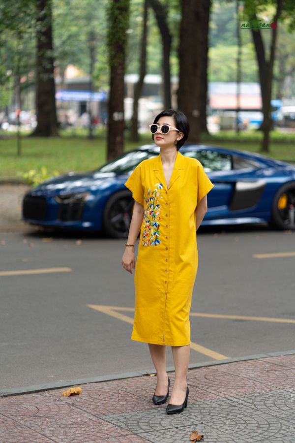 Đầm thêu tay Xuân Bình midi vest Vàng Bold