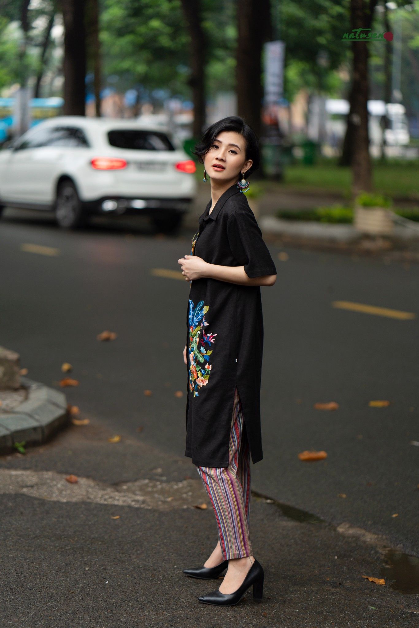 Áo Tunic chemise Đen thêu thủ công Xuân - Thu Bình