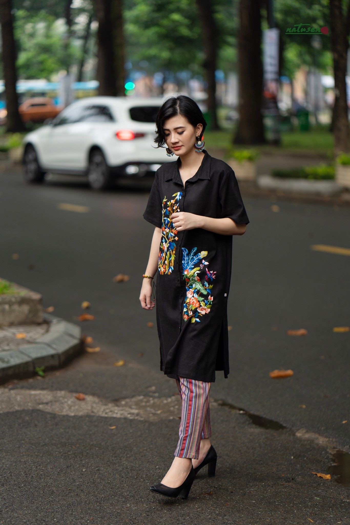 Áo Tunic chemise Đen thêu thủ công Xuân - Thu Bình