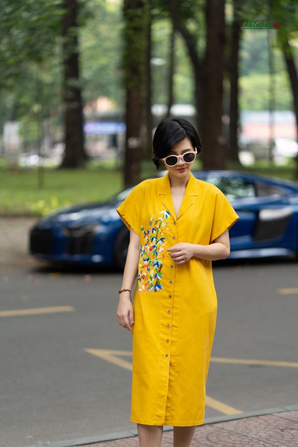 Đầm thêu tay Xuân Bình midi vest Vàng Bold