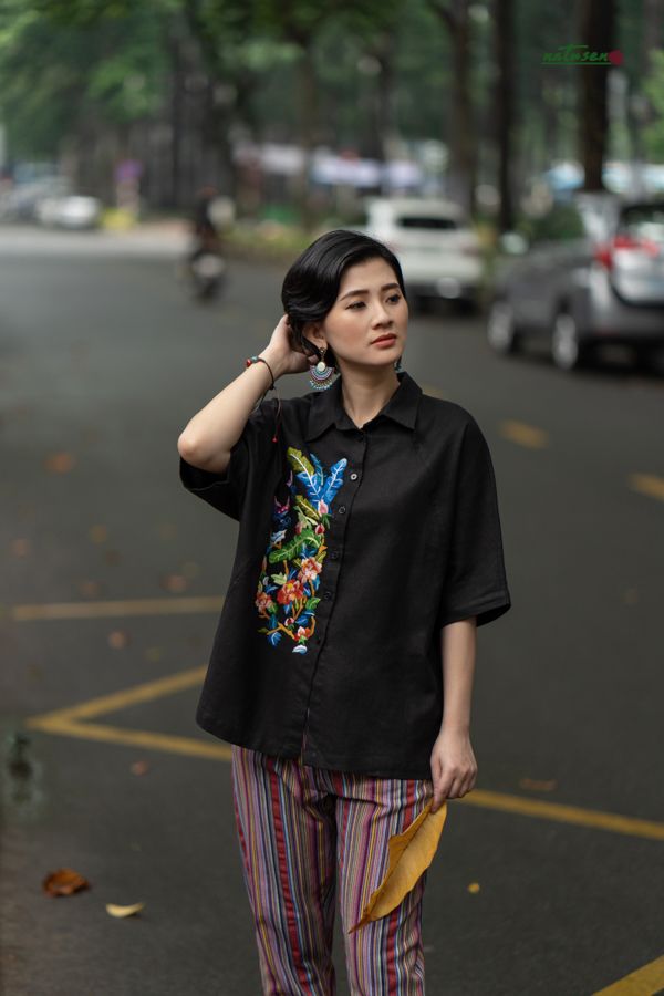 Áo linen thêu tay Thu Bình chemise Đen