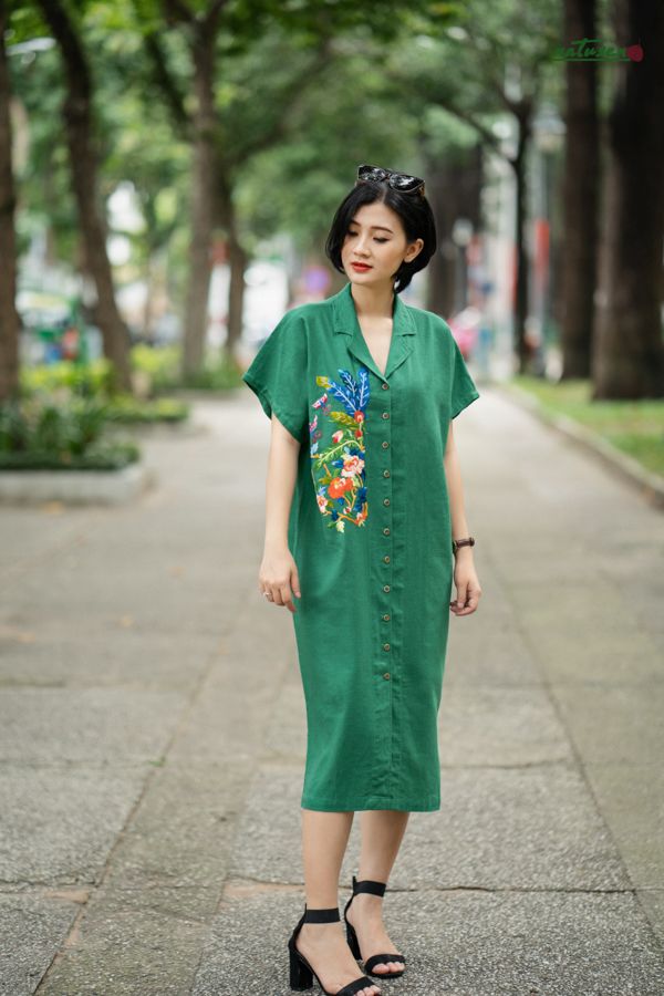 Đầm thêu tay Thu Bình Xanh Ve cổ vest