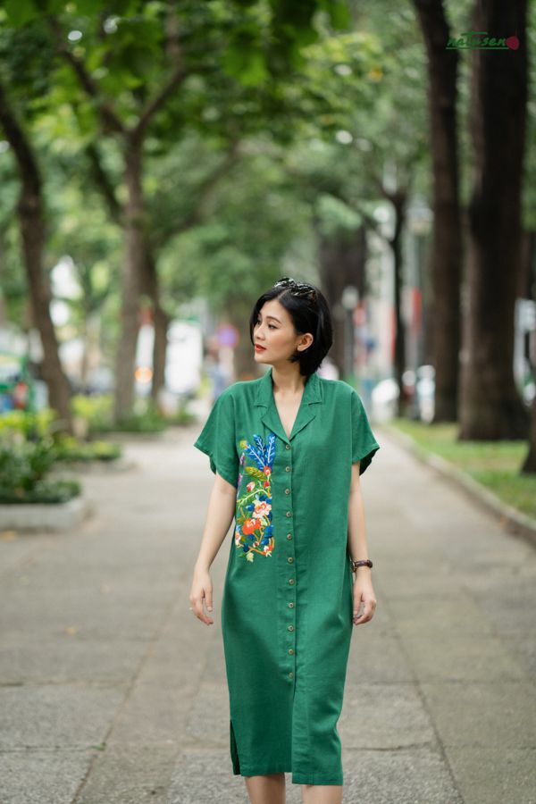 Đầm thêu tay Thu Bình Xanh Ve cổ vest