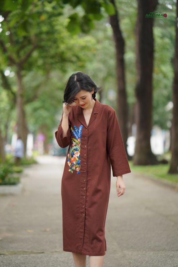 Đầm vest thêu thủ công Thu Bình màu Caramen
