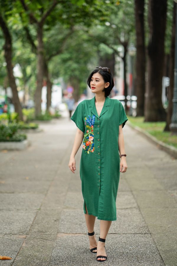 Đầm thêu tay Thu Bình Xanh Ve cổ vest