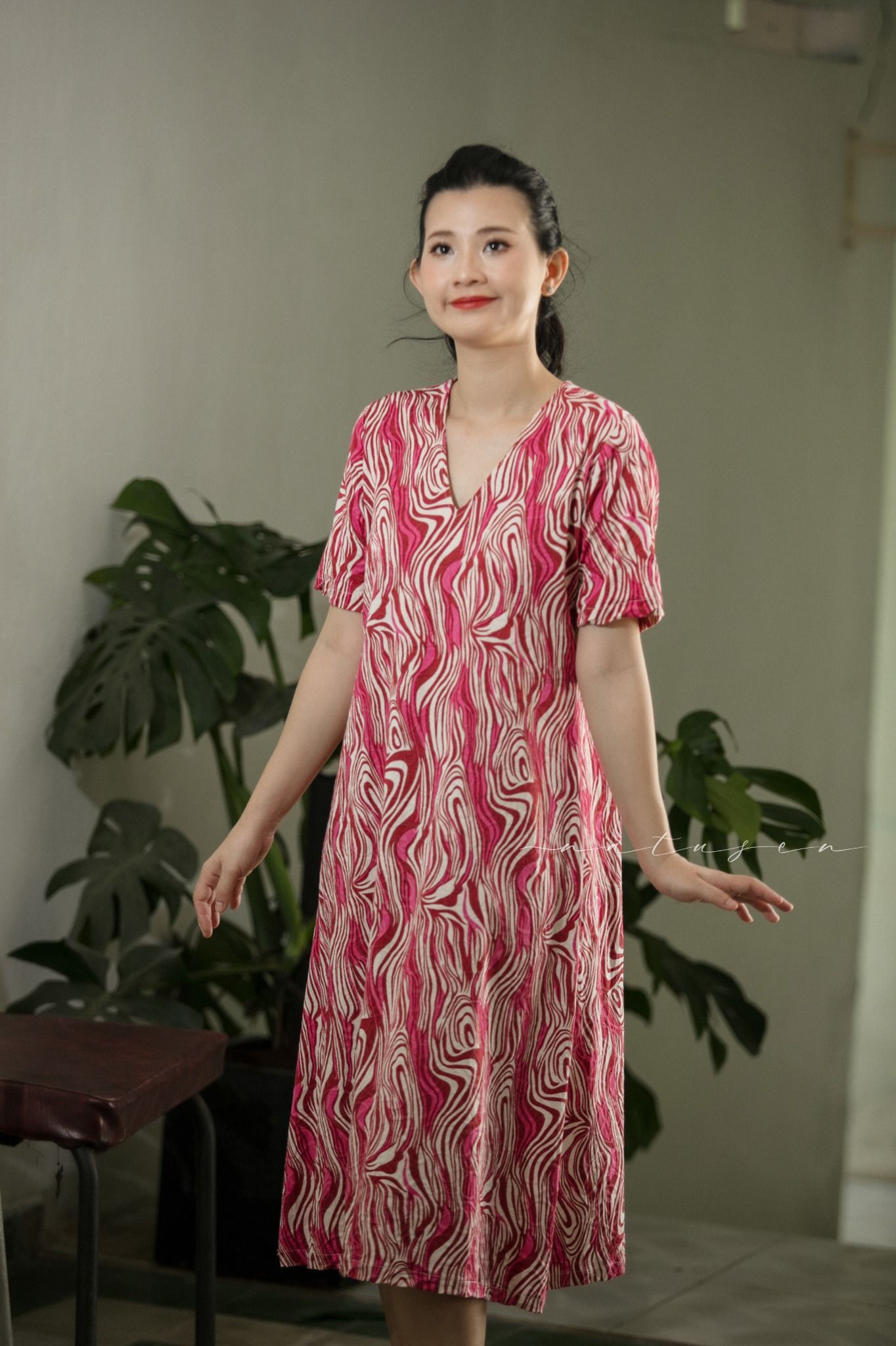 Đầm Emmy hồng bông vân gỗ